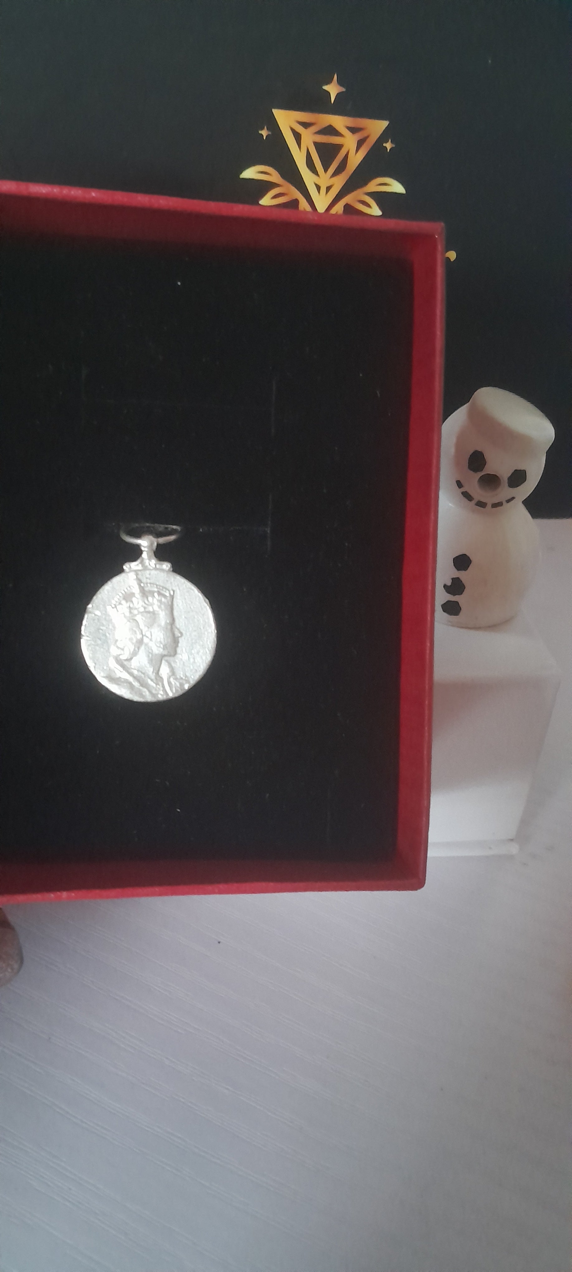 Queen Elizabeth coin pendant