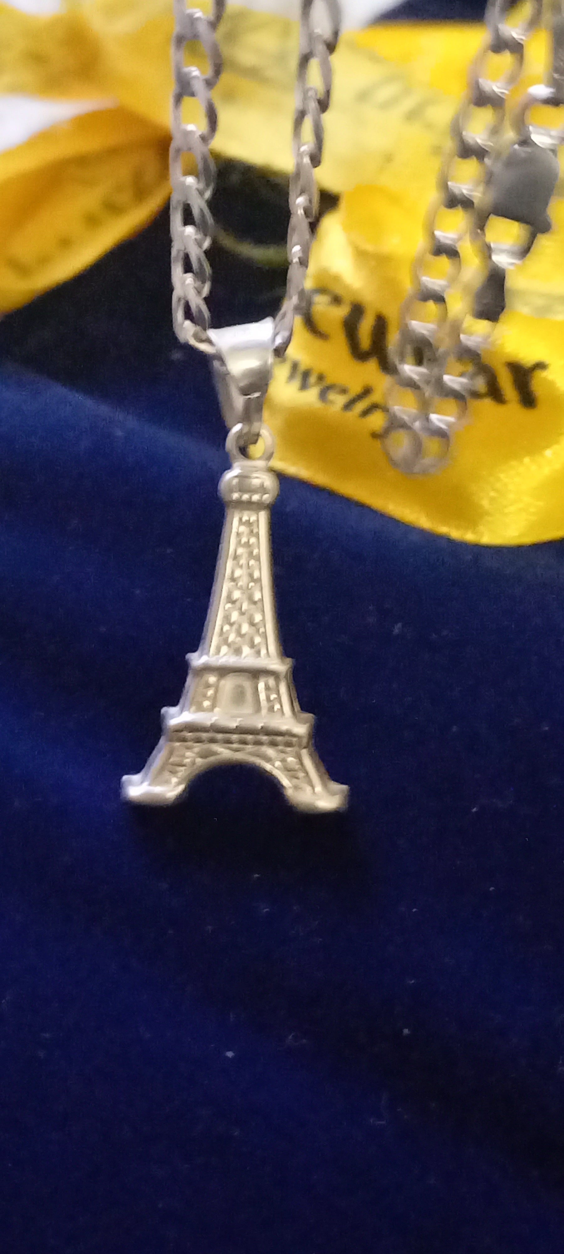 Eiffel Tower Pendant - Prize-Wear Jewelry