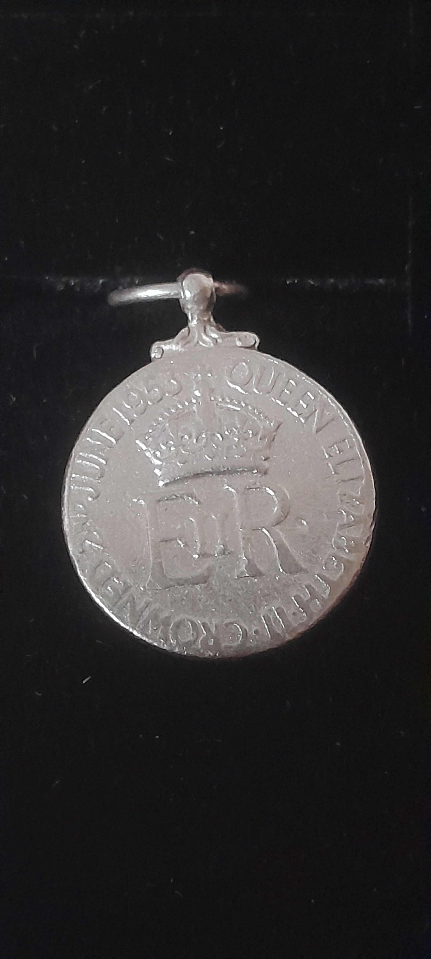 Queen Elizabeth coin pendant