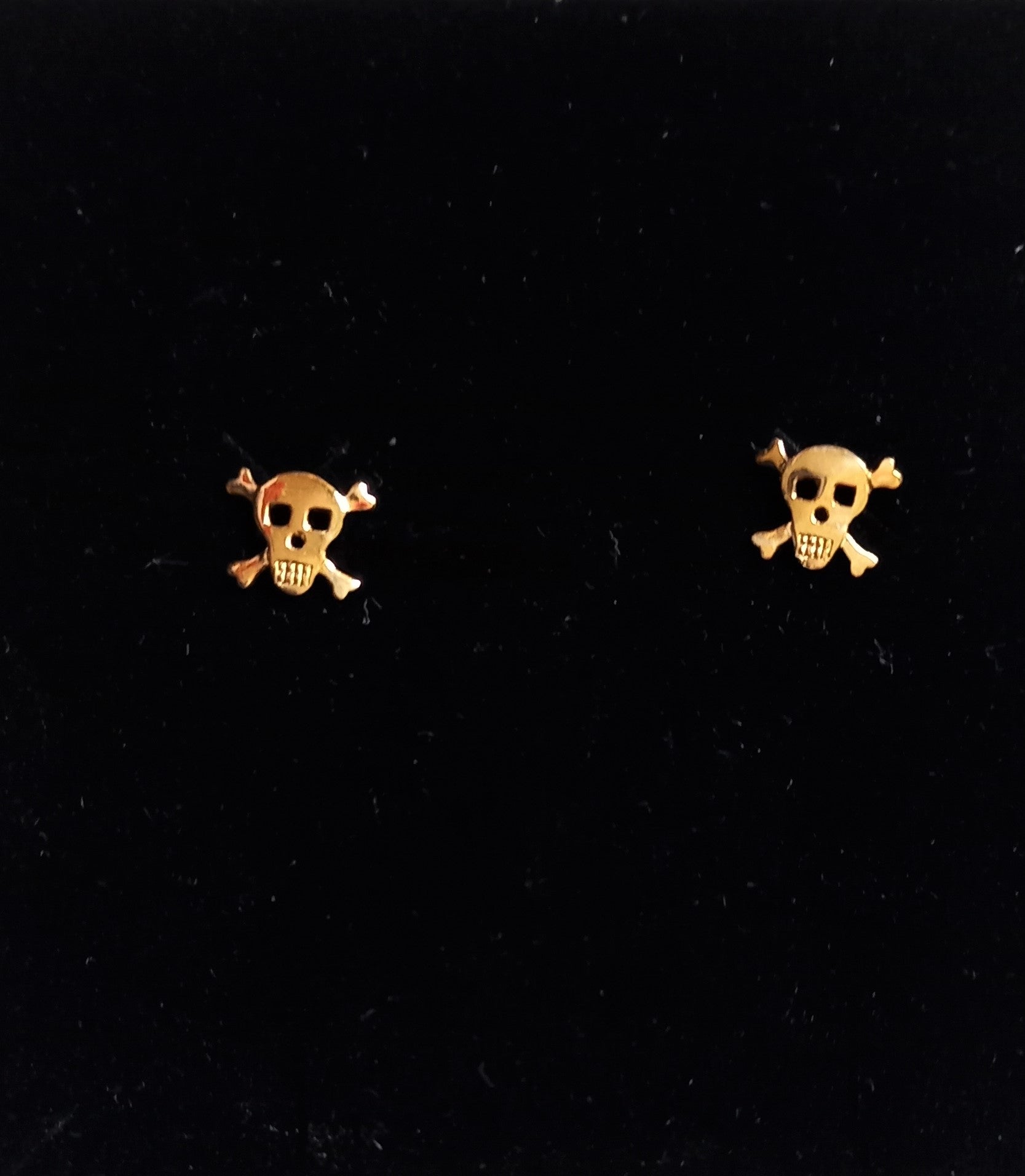 Skull and Bones Studs - Prize-Wear Jewelry