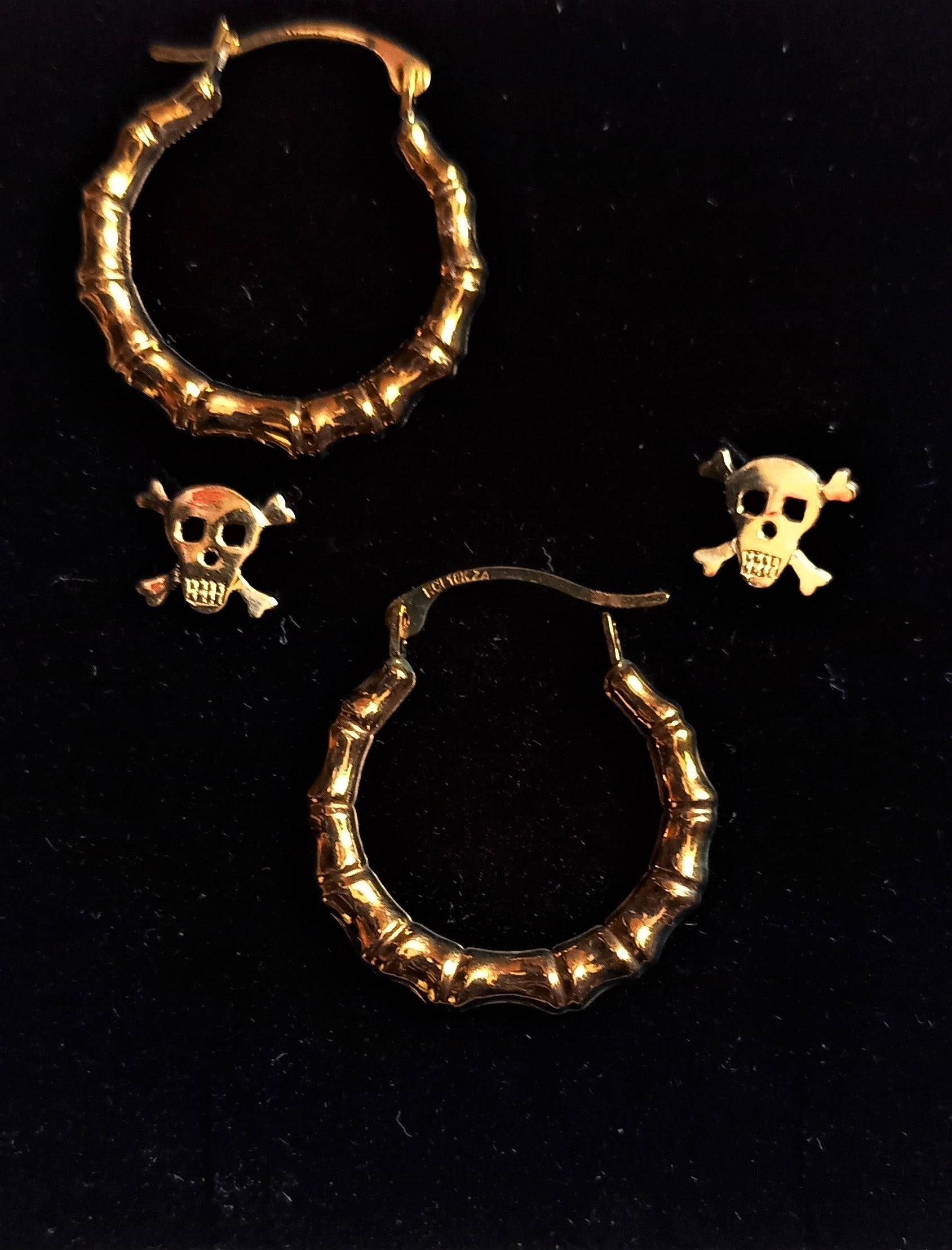 Skull and Bones Studs - Prize-Wear Jewelry